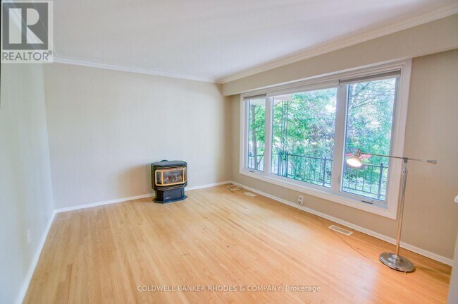 Photo du bâtiment - 781 Dickens Ave