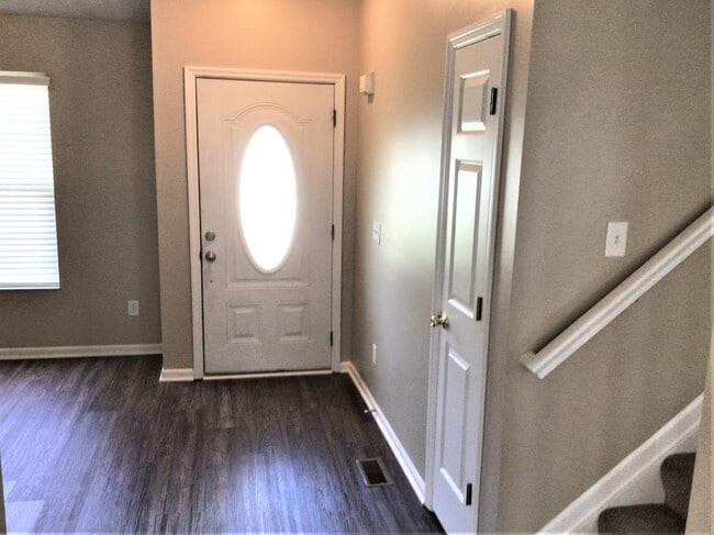 Building Photo - 221 Choctaw Cir