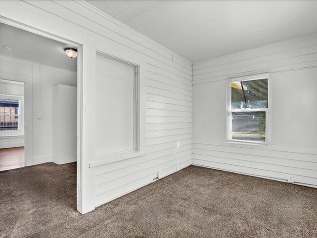 Building Photo - 333 E Ivy St