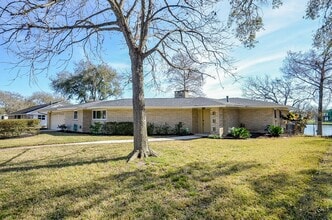 Building Photo - 414 Lakeview Dr