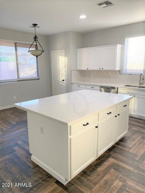 Building Photo - Beautifully Updated 5 Bedroom Home!