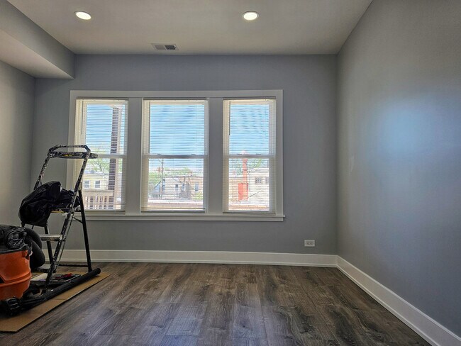 Foto del edificio - 3208 W Belle Plaine Ave