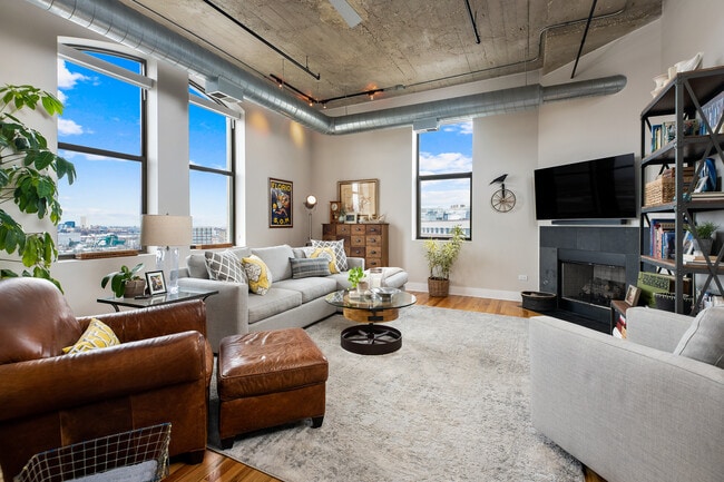 Building Photo - 758 N Larrabee St