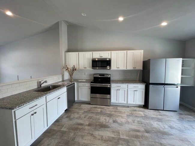 Building Photo - Three Bedroom Home in Portage