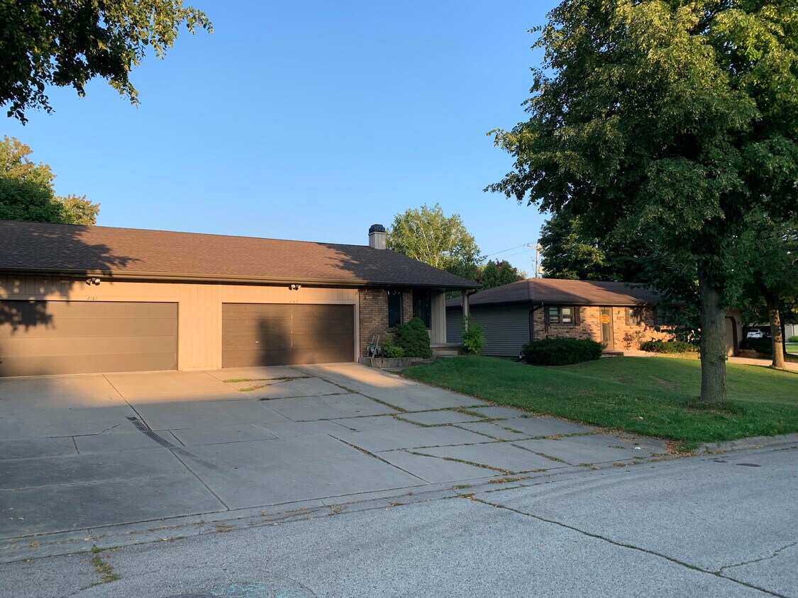 2189 Crestwood Springs Dr, Green Bay, WI 54304 Townhome Rentals in