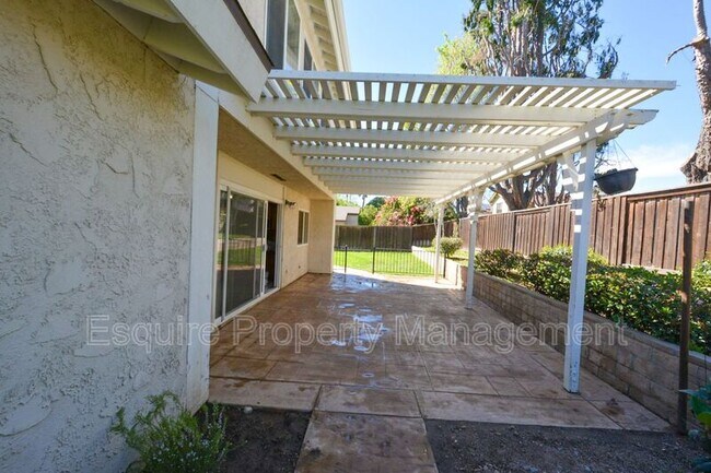 Foto del edificio - 2561 Exeter Ct