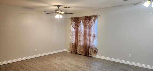 Building Photo - 9124 W Elm St