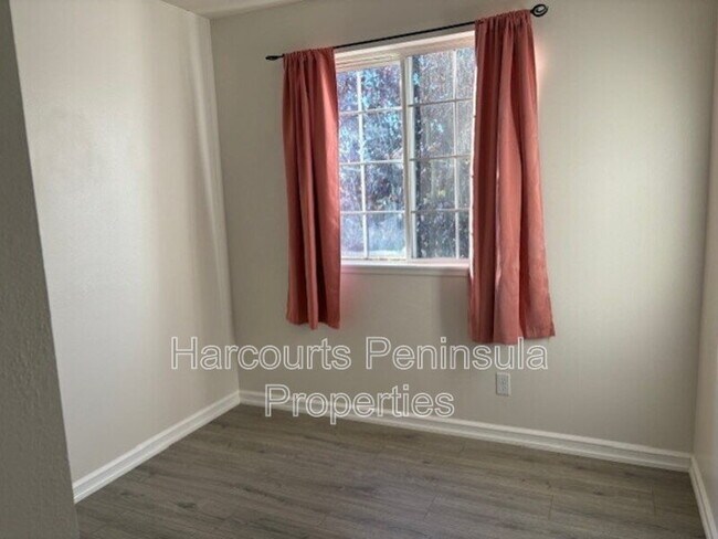 Foto del edificio - 3980 Broadmoor Loop