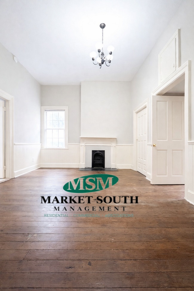 Building Photo - HISTORIC DOWNTOWN ONE BEDROOM!