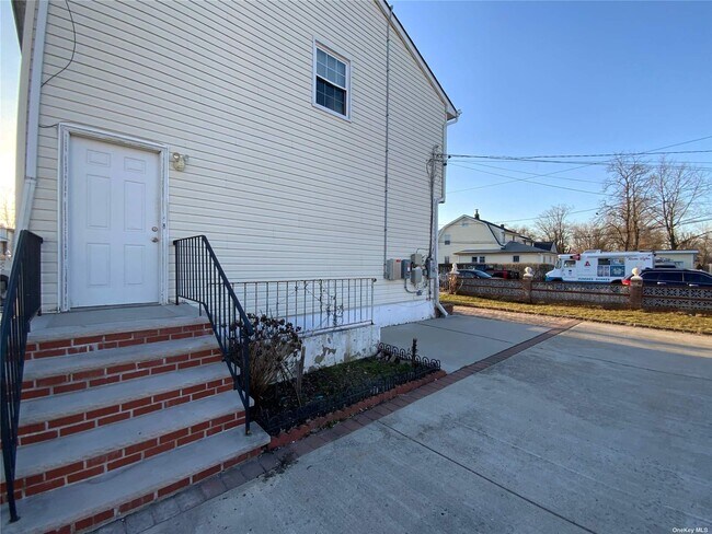 Foto del edificio - 106 Lincoln Ave