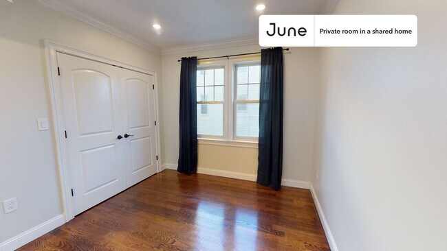 Foto del edificio - Room in Shared 5 bed/1.5 bath home