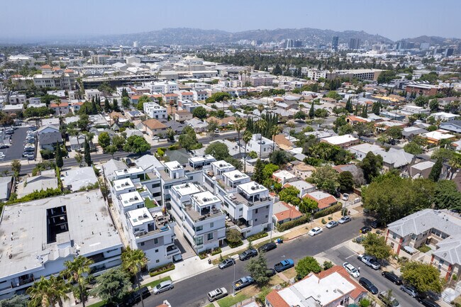 Contexto con vista al noroeste - 733-743 N Gramercy Pl