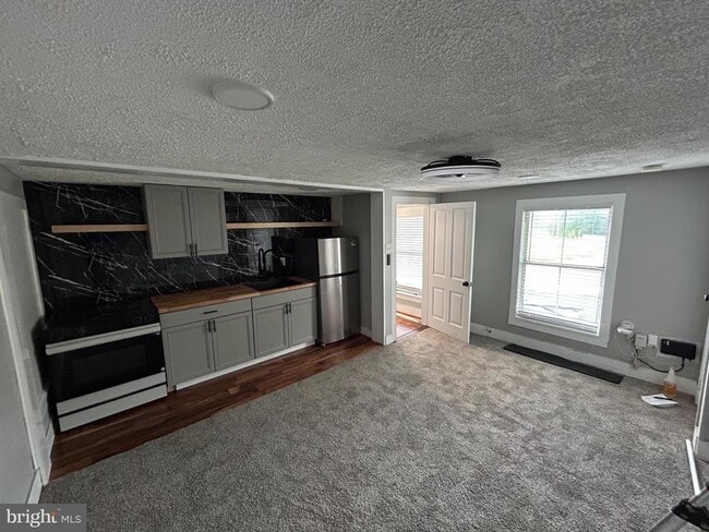 Building Photo - 24048 Trailhead Dr