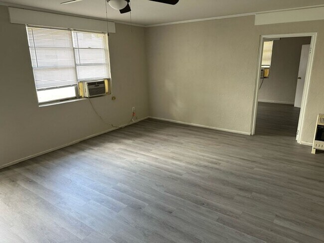 Foto del edificio - West Columbia Convenience