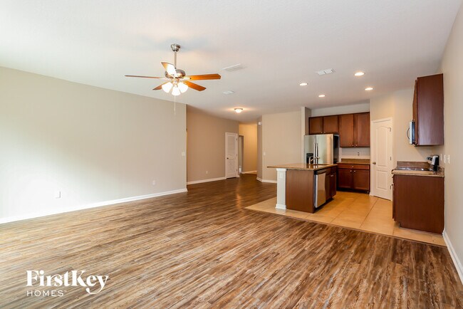 Building Photo - 2952 Mainsail Cir S