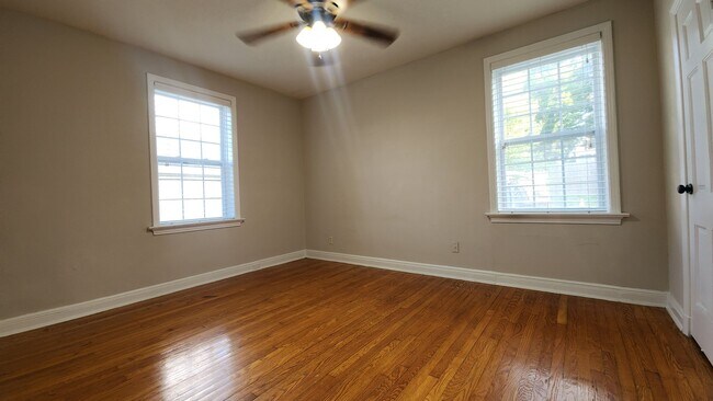 Foto del edificio - 1042 Sanford Ave