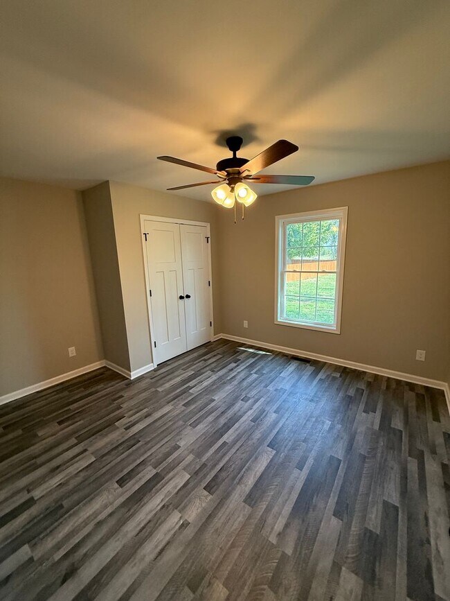 Foto del edificio - 3 Bed/2 Bath House with 2 Car Garage (NEW ...