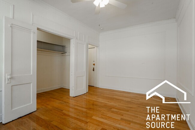 Foto del edificio - 3812 N Pine Grove Ave