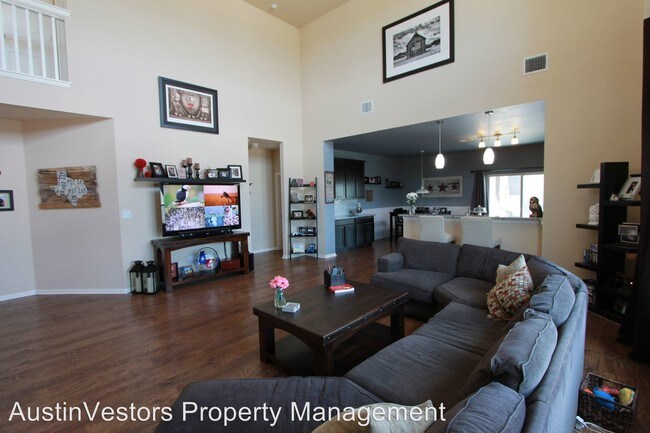 Building Photo - 13600 Cantarra Dr