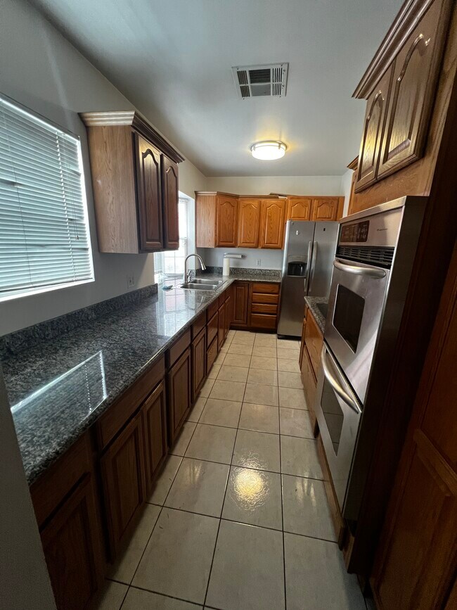 kitchen - 280 Blackshear Ave