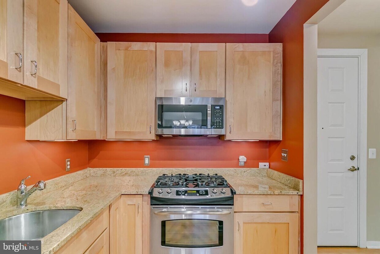 Primary Photo - 2200 N Westmoreland St