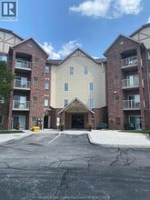 Building Photo - 3160 Wildwood Dr