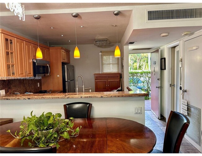 Foto del edificio - 3301 N Country Club Dr