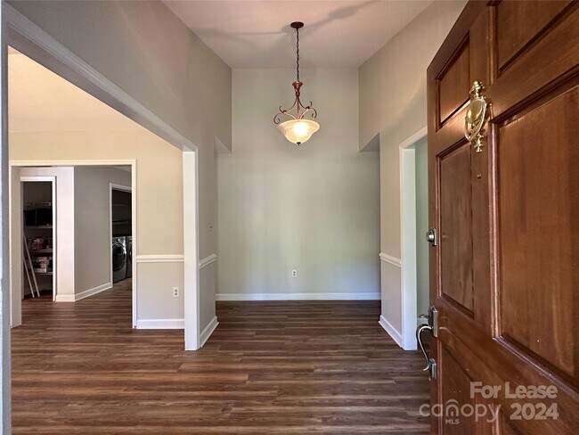 Foto del edificio - 1422 Sycamore Knoll Ct