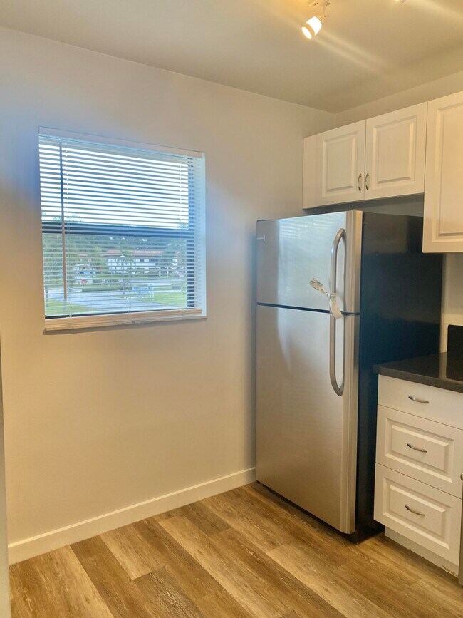 Building Photo - 7101 Golf Colony Ct