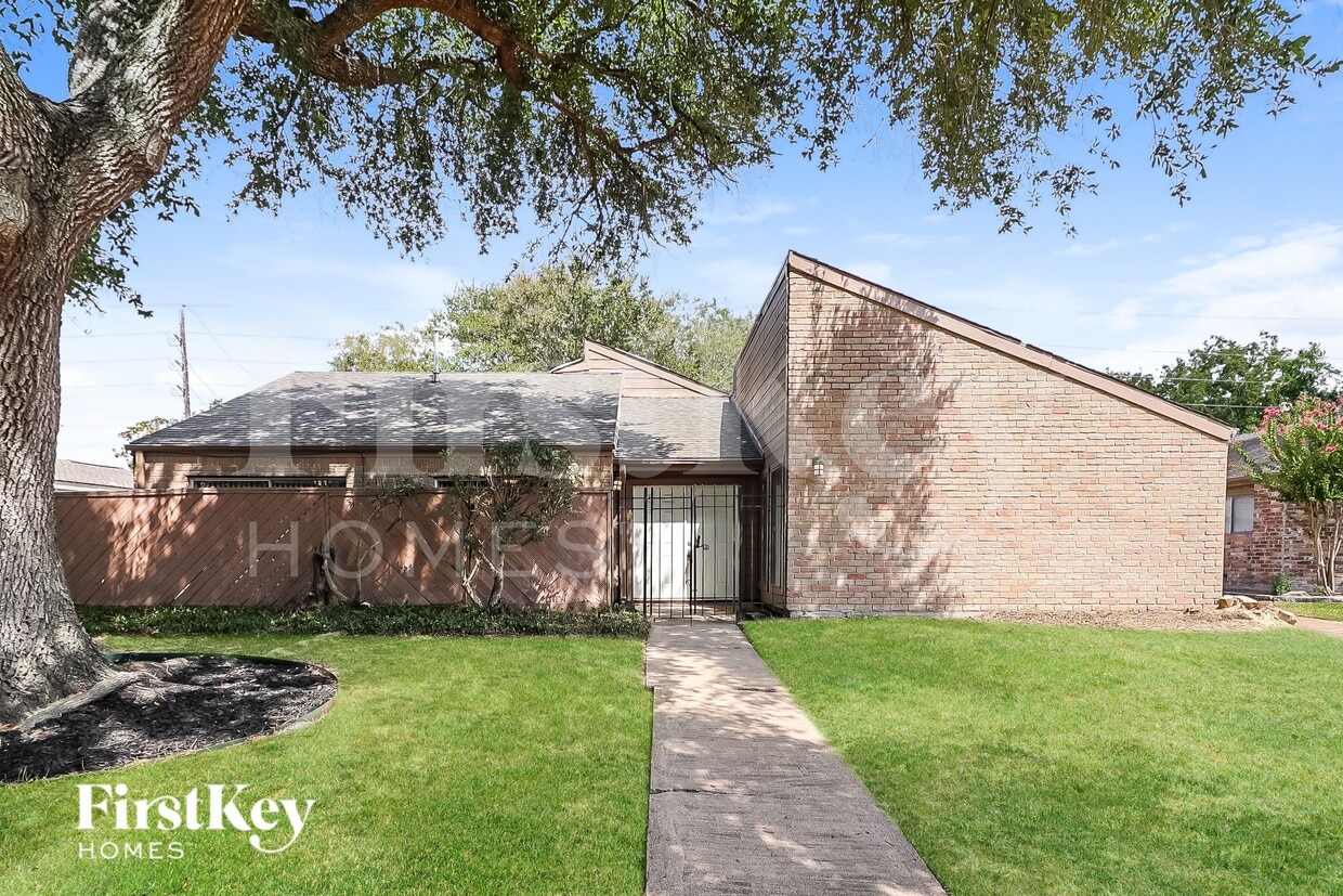 Primary Photo - 7311 Las Brisas Dr