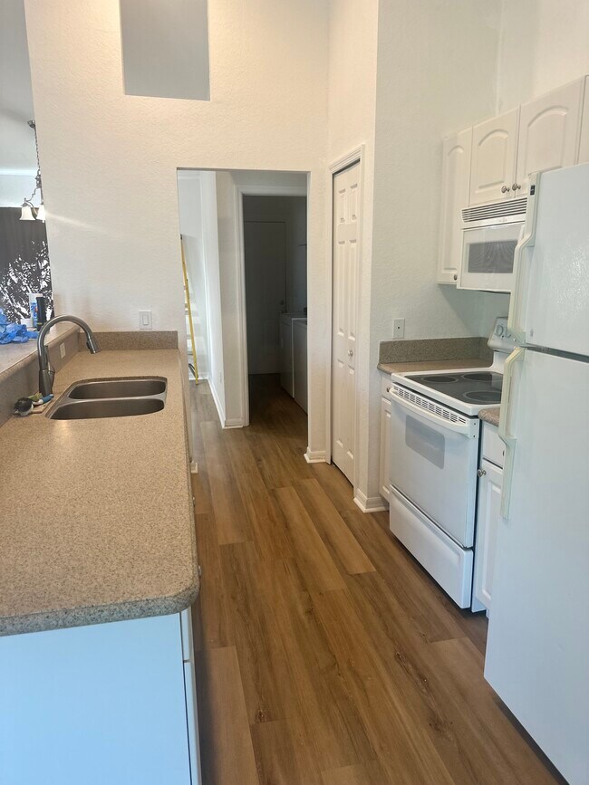 Foto del edificio - 12516 Willmington Blvd