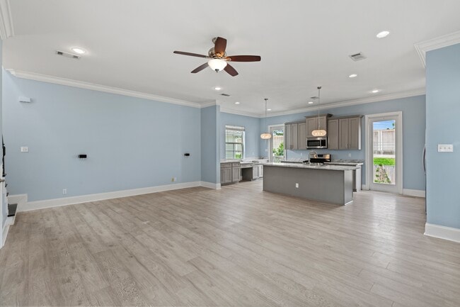 Building Photo - 5760 Warrington Dr