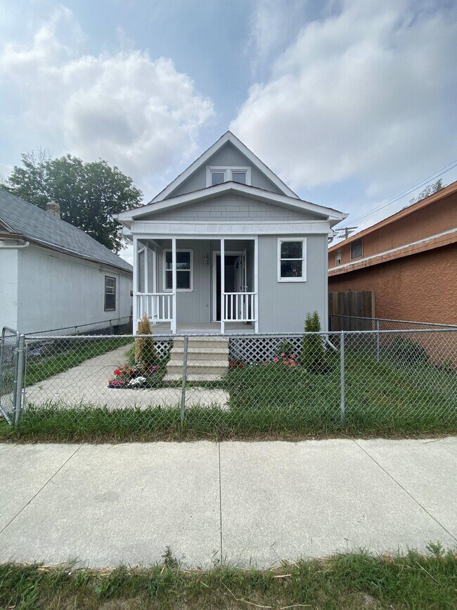 Photo du bâtiment - 1484 Alexander Ave