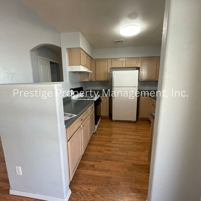 Building Photo - 3BD/2BA Westside home with Gas Fireplace!!