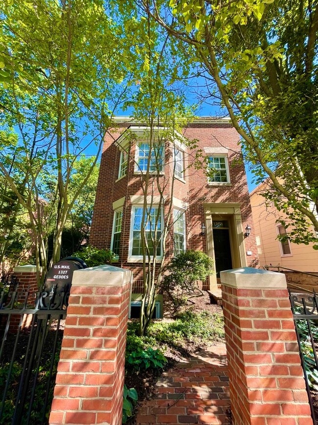 Building Photo - 1327 Geddes Ave