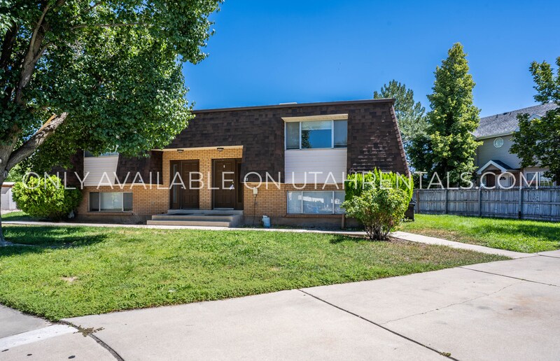 Primary Photo - 32 E 925 N St