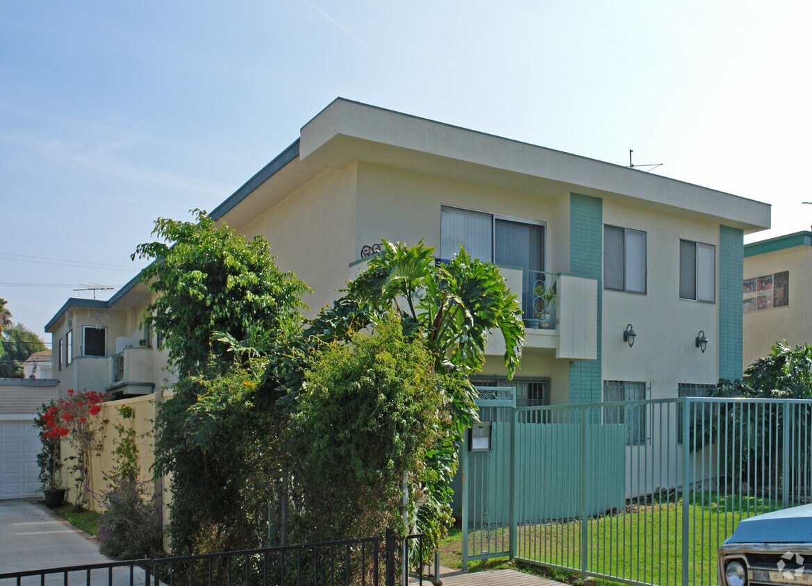Foto principal - 1952 S Holt Ave