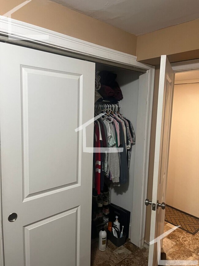 Foto del edificio - HOT ALLSTON LISTING!!!!