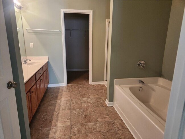 Foto del edificio - 2730 Pierce Brennen Ct NE