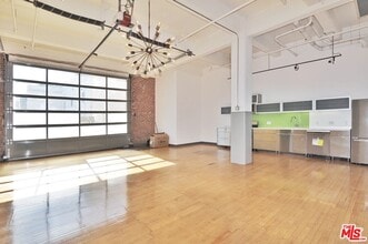 Building Photo - 1850 Industrial St