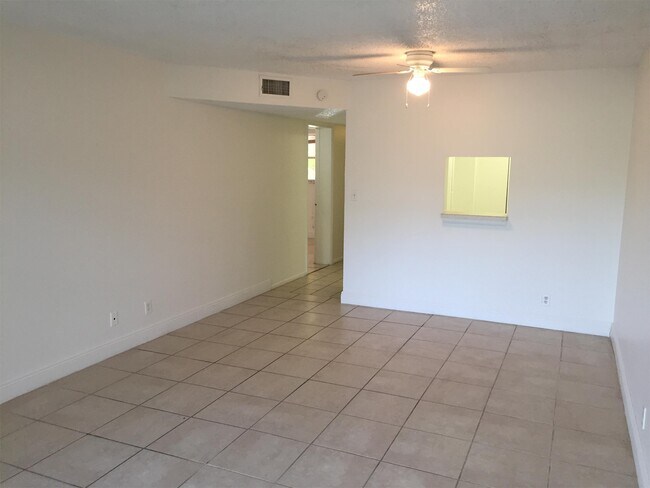 Building Photo - 7911 N Colony Cir