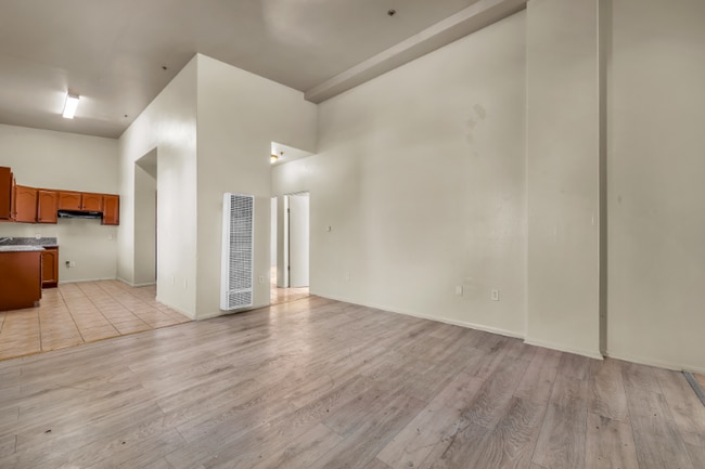 Building Photo - 5869 S Figueroa St