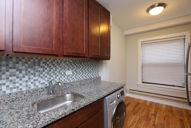 Foto del edificio - 555 W Arlington Pl