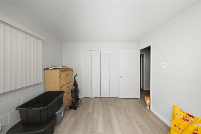 Building Photo - 300 Marlene Ct