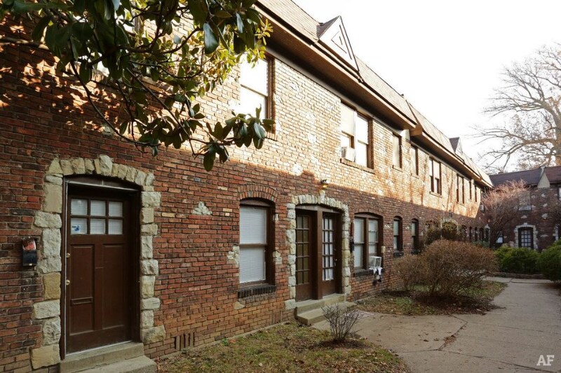 Foto del edificio - 1361 S Floyd St