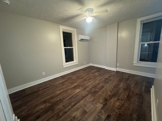 Building Photo - 2105 Park Ave