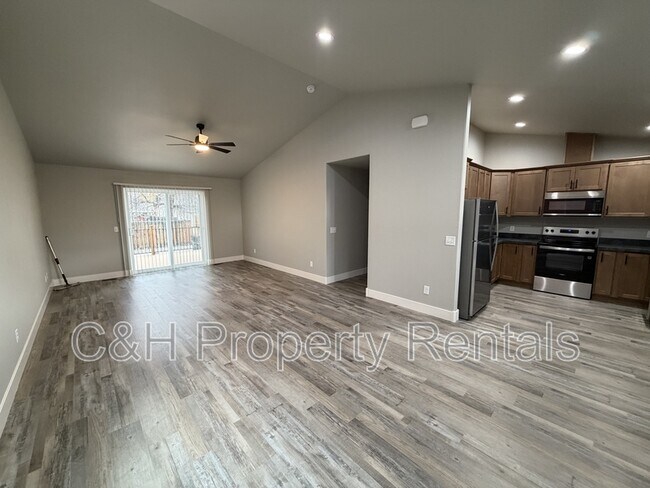 Foto del edificio - 1335 Lynn Ave