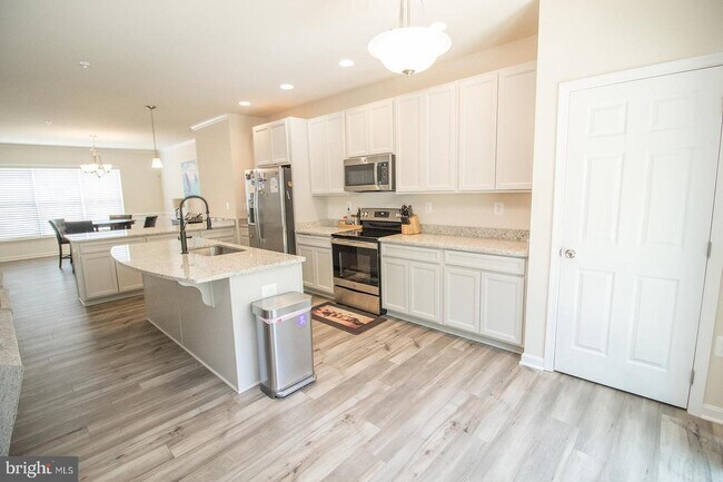Building Photo - 41560 Briarwood Cir