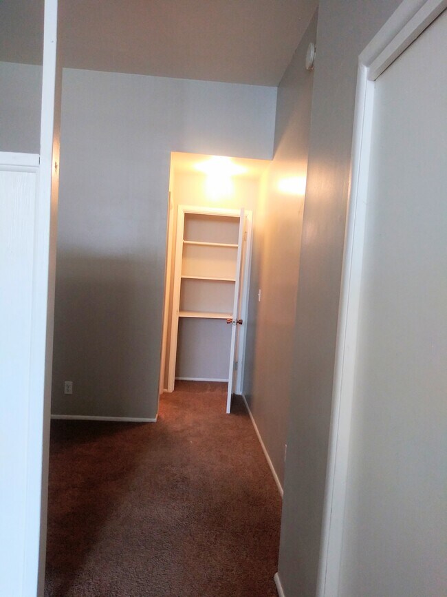 Building Photo - 255 E Warm Springs Ave
