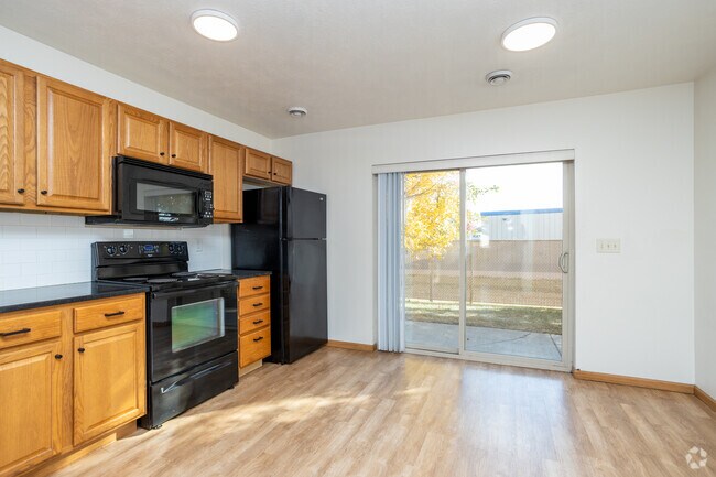 2 habitaciones, 2 baños, 109 metros cuadrados, cocina y comedor - #Maple Park Apartments (SD-SF-MPK)(Juliet)